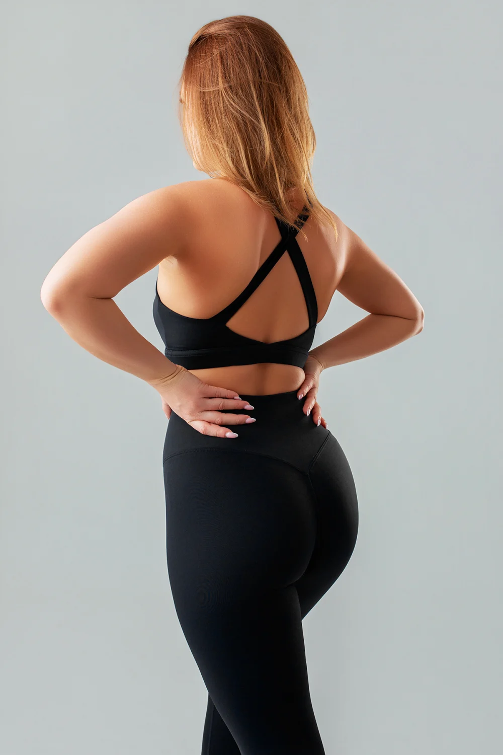 Biustonosz sportowy damski GYM-LADY kolekcja SKINSS kolor black - odzież fitness dla kobiet, widok z tyłu