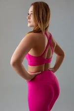 Biustonosz sportowy damski GYM-LADY kolekcja SKINSS kolor pink - odzież fitness dla kobiet, od tyłu