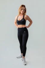 Biustonosz sportowy damski GYM-LADY kolekcja YUNE kolor black - odzież fitness dla kobiet widok całej sylwetki