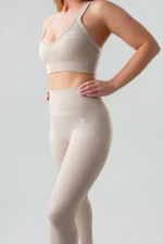 Biustonosz sportowy damski GYM-LADY kolekcja YUNE kolor cream - odzież fitness dla kobiet sylwetka