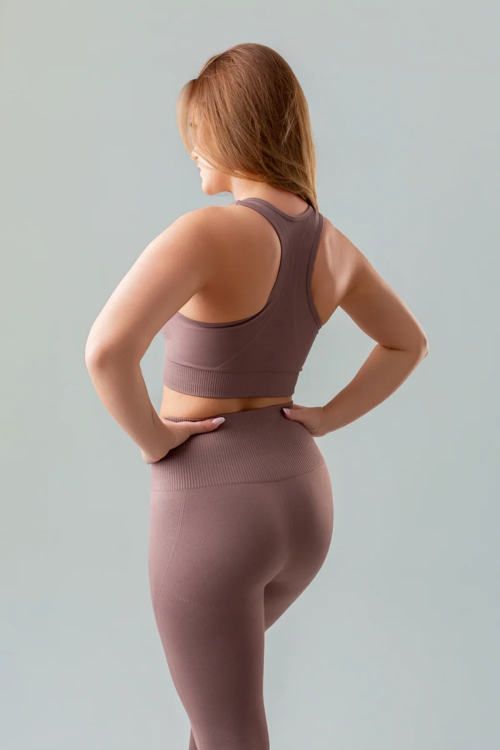 Zestaw sportowy damski GYM-LADY kolekcja BASIC kolor brown - odzież fitness dla kobiet tył inna perspektywa